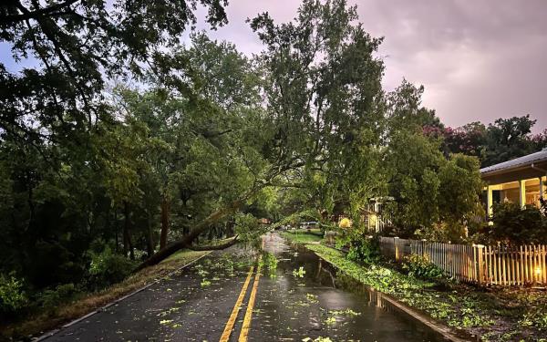 雷暴对胡佛地区造成严重破坏 