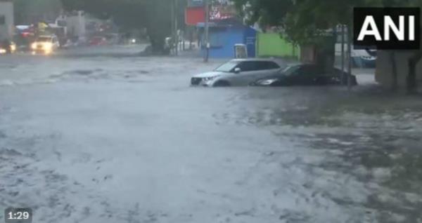 飓风米昂将登陆泰米尔纳德邦:钦奈暴雨导致城市多地大面积内涝(观看视频) 