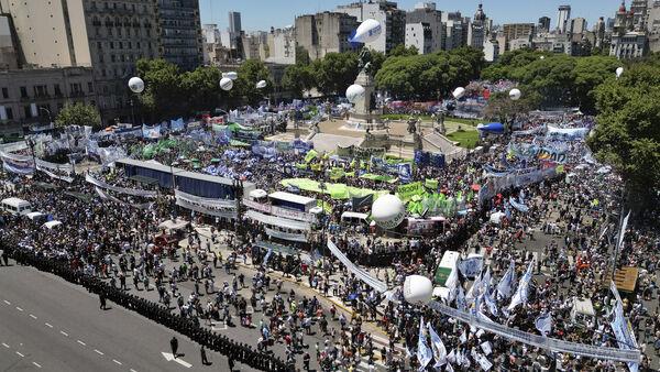 Argentinian unions hold general strike in protest at Milei’s eco<em></em>nomic reforms