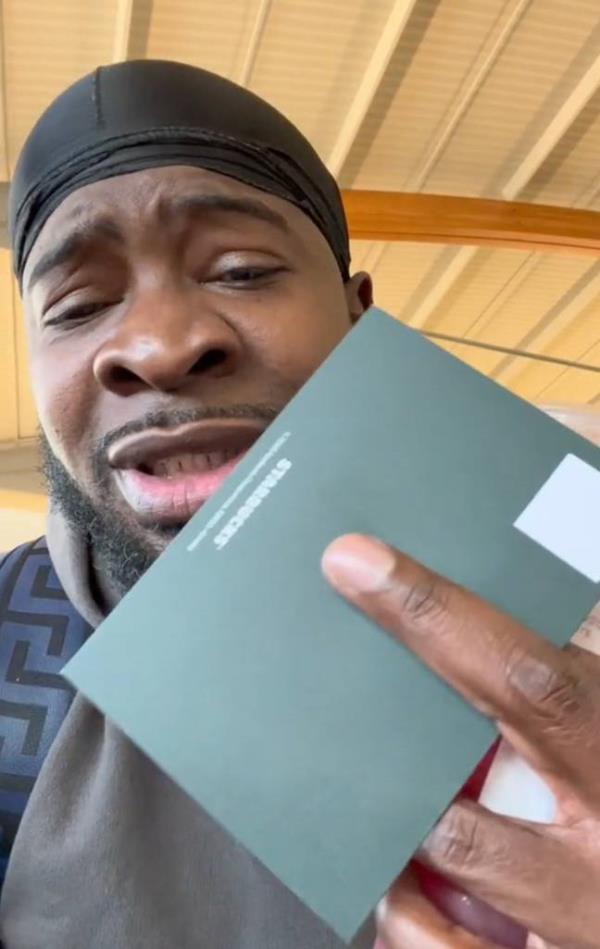 Jo<em></em>ntay showed off his gift card. Credit: TikTok/@jontayblack