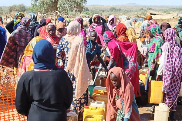 Refugees queue with their jerrycans to collect drinking water from the MSF distribution point at the camp. The co<em></em>nflict in Sudan has thrown hundreds of thousands of people into exile and the internatio<em></em>nal community is worried a<em></em>bout ethnic cleansing. — AFP